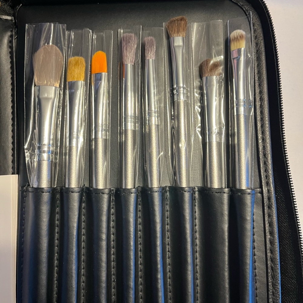 Docolor Professional Makeup Brush Set with Case - Picture 3 of 5